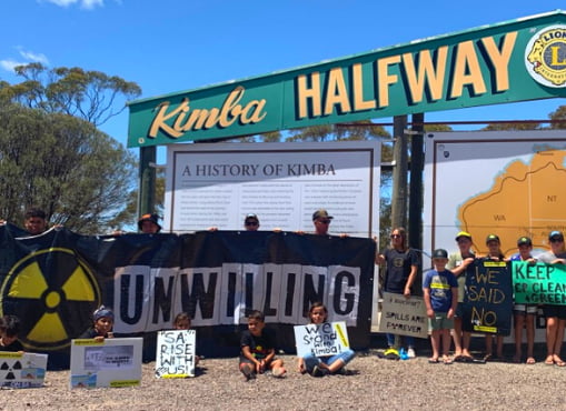 Kimba residents holding up signs and banners against the waste dump